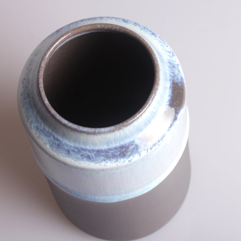 Lille unika "Kontrast" vase (mørkegrå/blå)